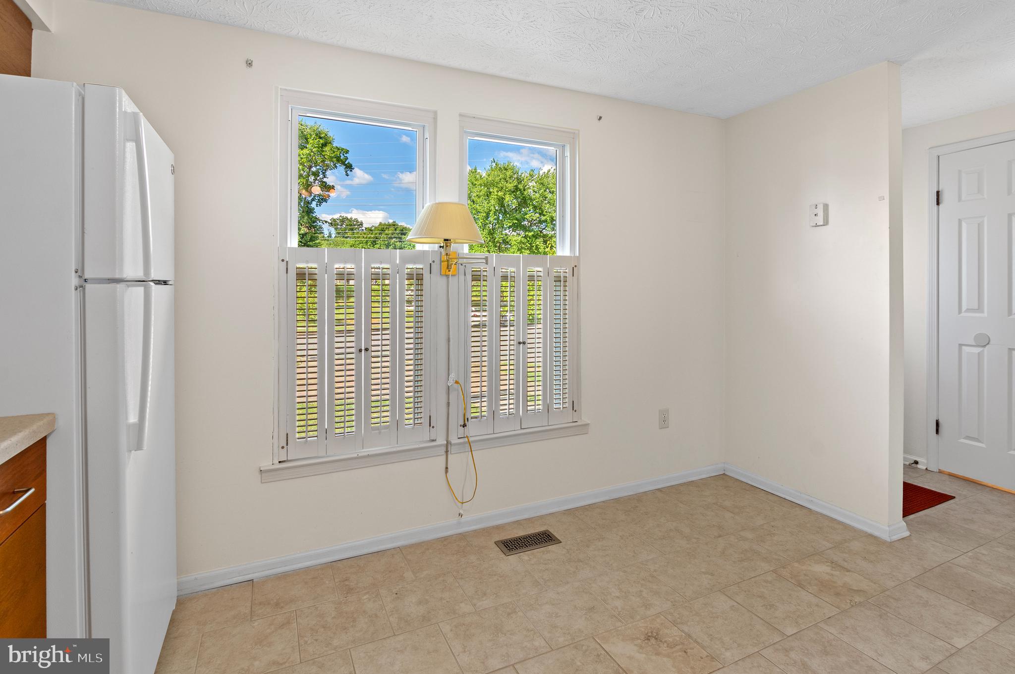 8508 Rhuddlan Road Nottingham, MD 21236 - Photo 6 of 28 Natural Sunlight
