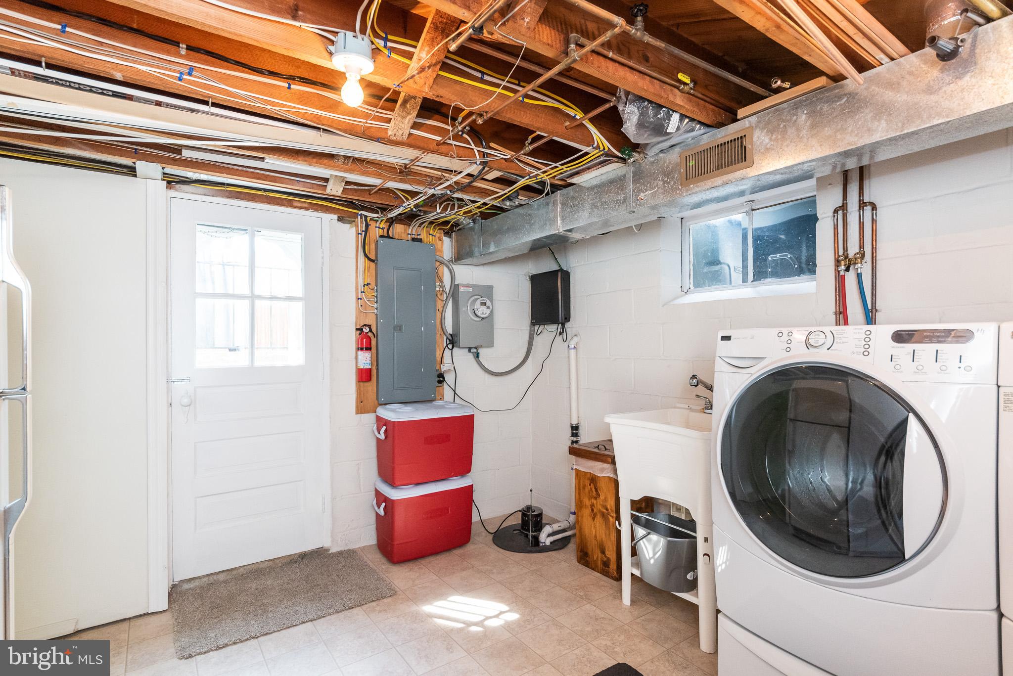 7814 Highpoint Road Baltimore, MD 21234 - Photo 43 of 51 Laundry area