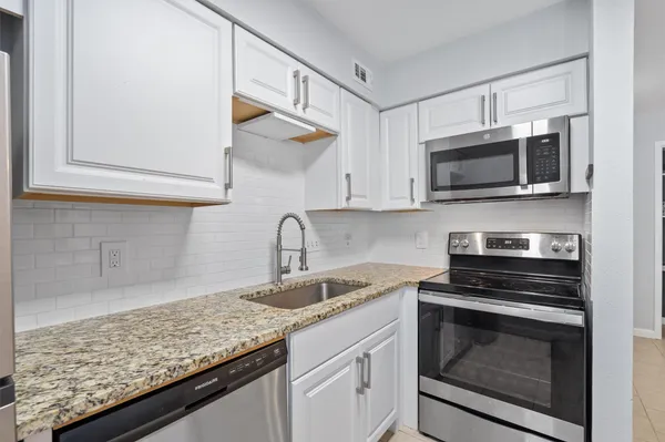 $899 | 1840 Burton Drive, Unit 131, Austin, TX 78741