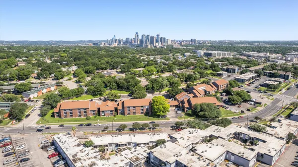 $899 | 1840 Burton Drive, Unit 131, Austin, TX 78741