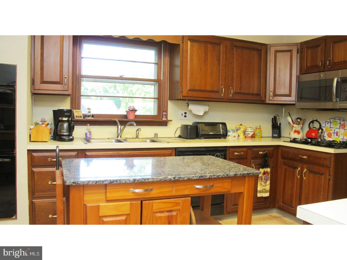 704 Parry Road Riverton, NJ 08077 - Photo 10 of 24 Kitchen