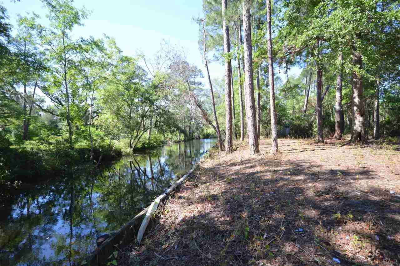 4748 Little Pelican Road Milton, FL 32583 - Photo 3 of 27 Gallery Image 3