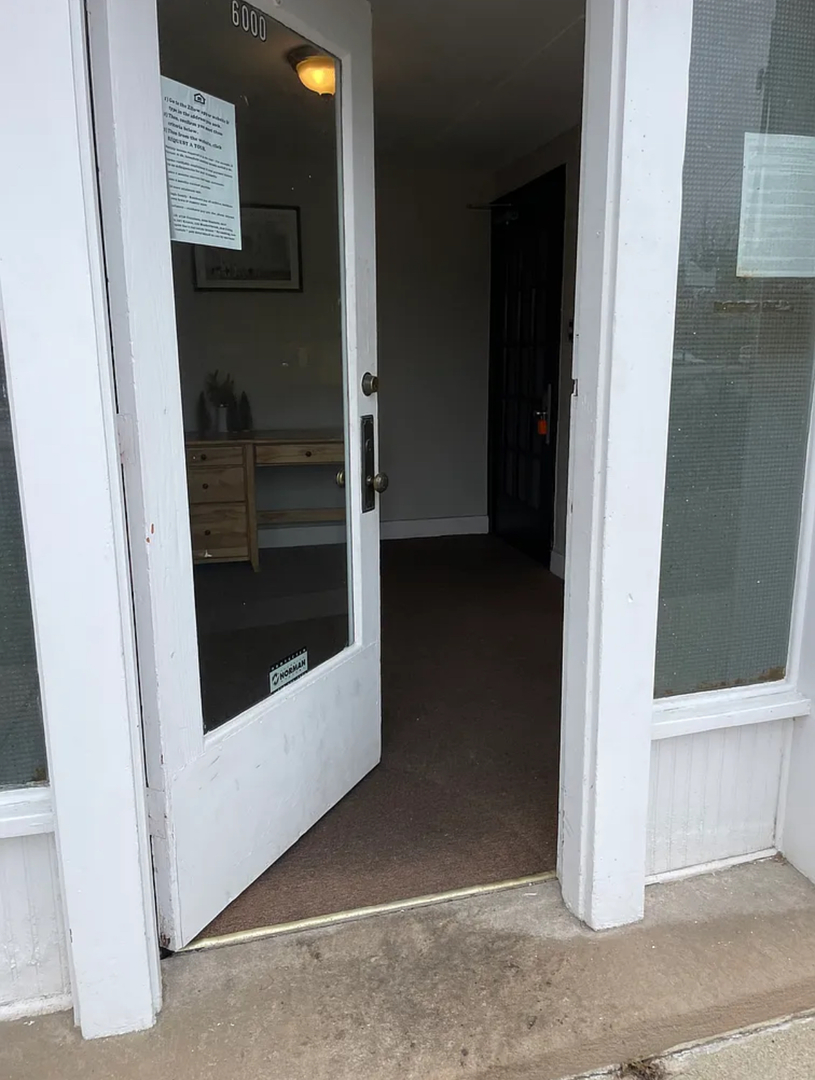 6010 West Seminole Street, Unit 2 Chicago, IL 60646 - Photo 13 of 14 a view of a hallway