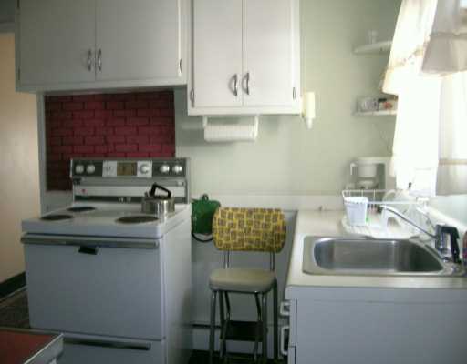 6 Nimitz Road East Providence, RI 02916 - Photo 5 of 8 Kitchen.