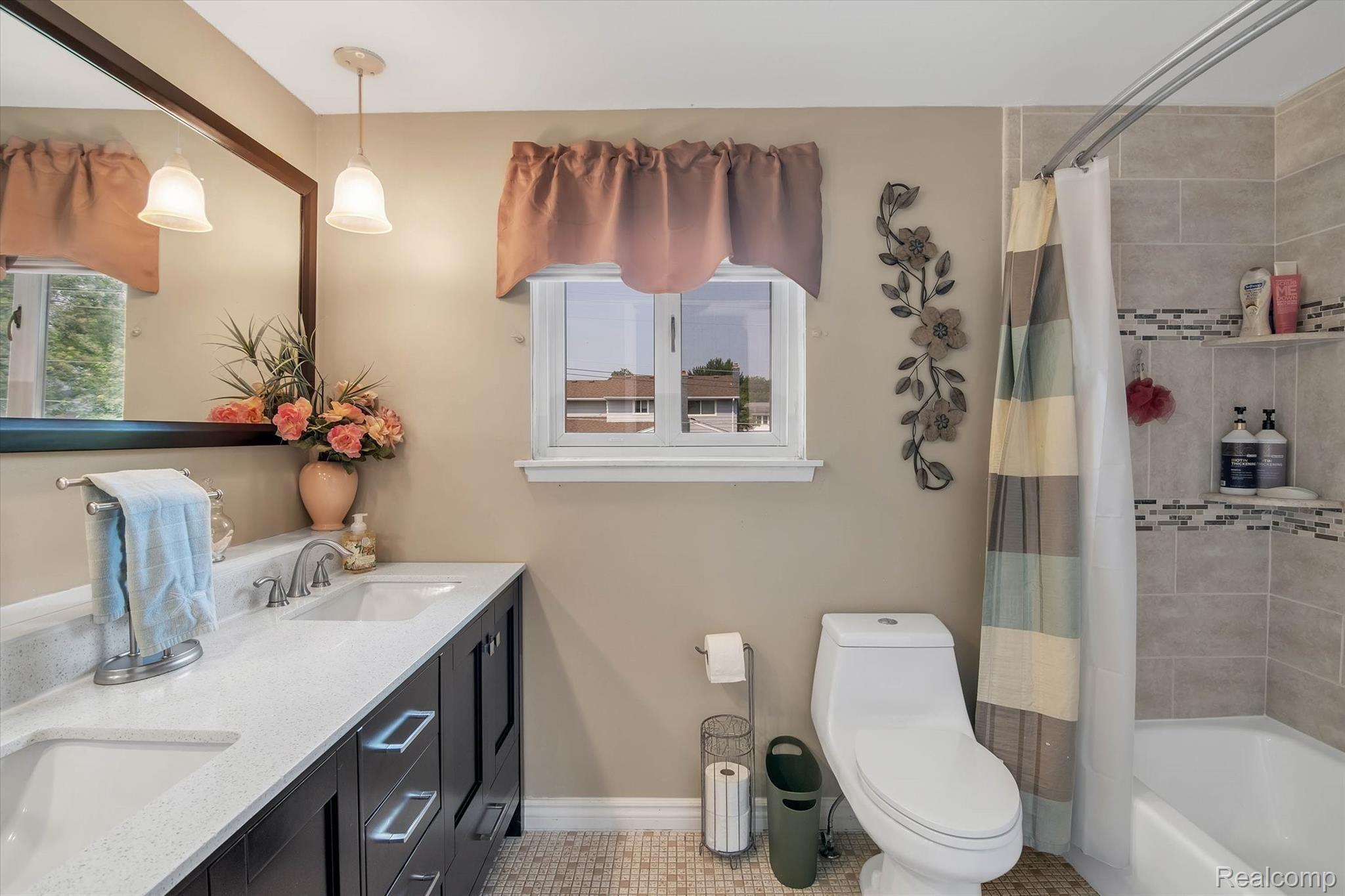16717 Wayne Road Livonia, MI 48154 - Photo 26 of 42 26-16717 Wayne Rd-WindowStill-Real-Estate-Photography-26.jpg