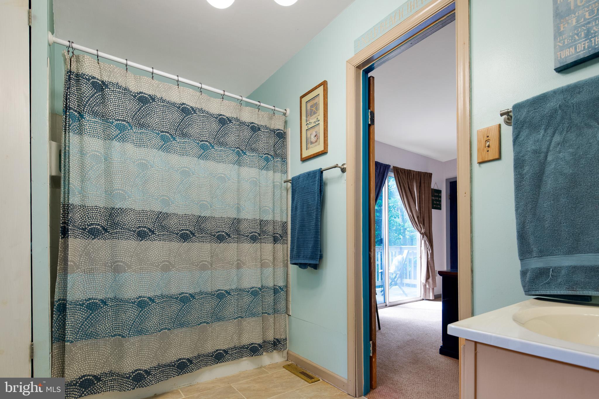 813 Whitehall Road Newfield, NJ 08344 - Photo 13 of 35 Full Bathroom #2 Upstairs.