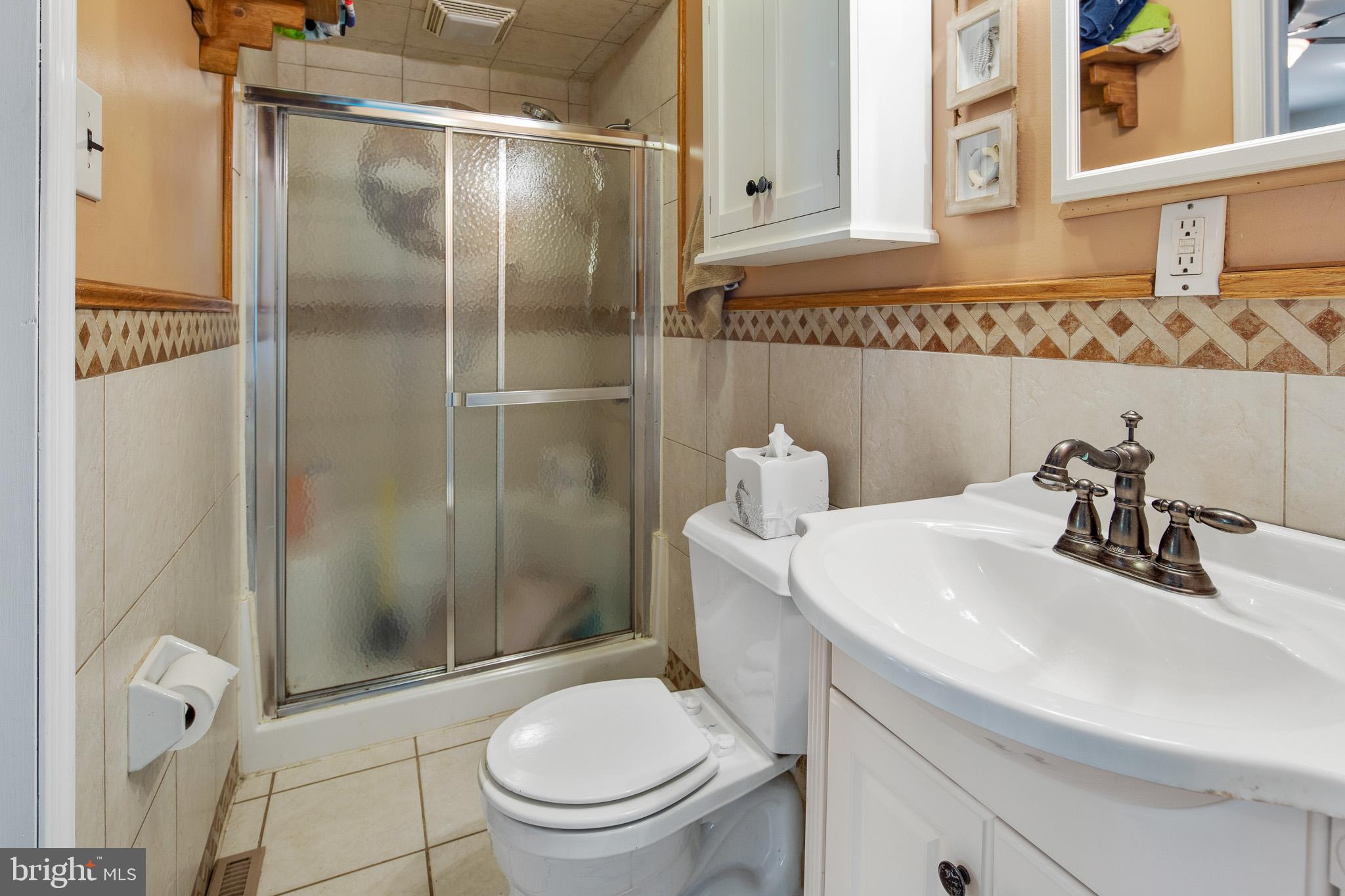 813 Whitehall Road Newfield, NJ 08344 - Photo 10 of 35 Full Bathroom #1