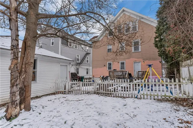 $2,100 | 52 Bellevue Avenue, Unit 1, Woonsocket, RI 02895