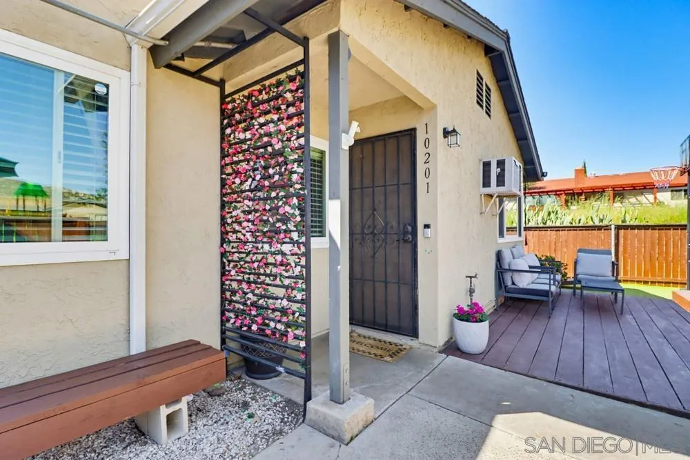 10201 Princess Sarit Way Santee, CA 92071 - Photo 3 of 36