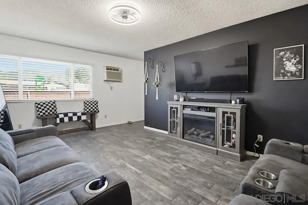 10201 Princess Sarit Way Santee, CA 92071 - Photo 4 of 36