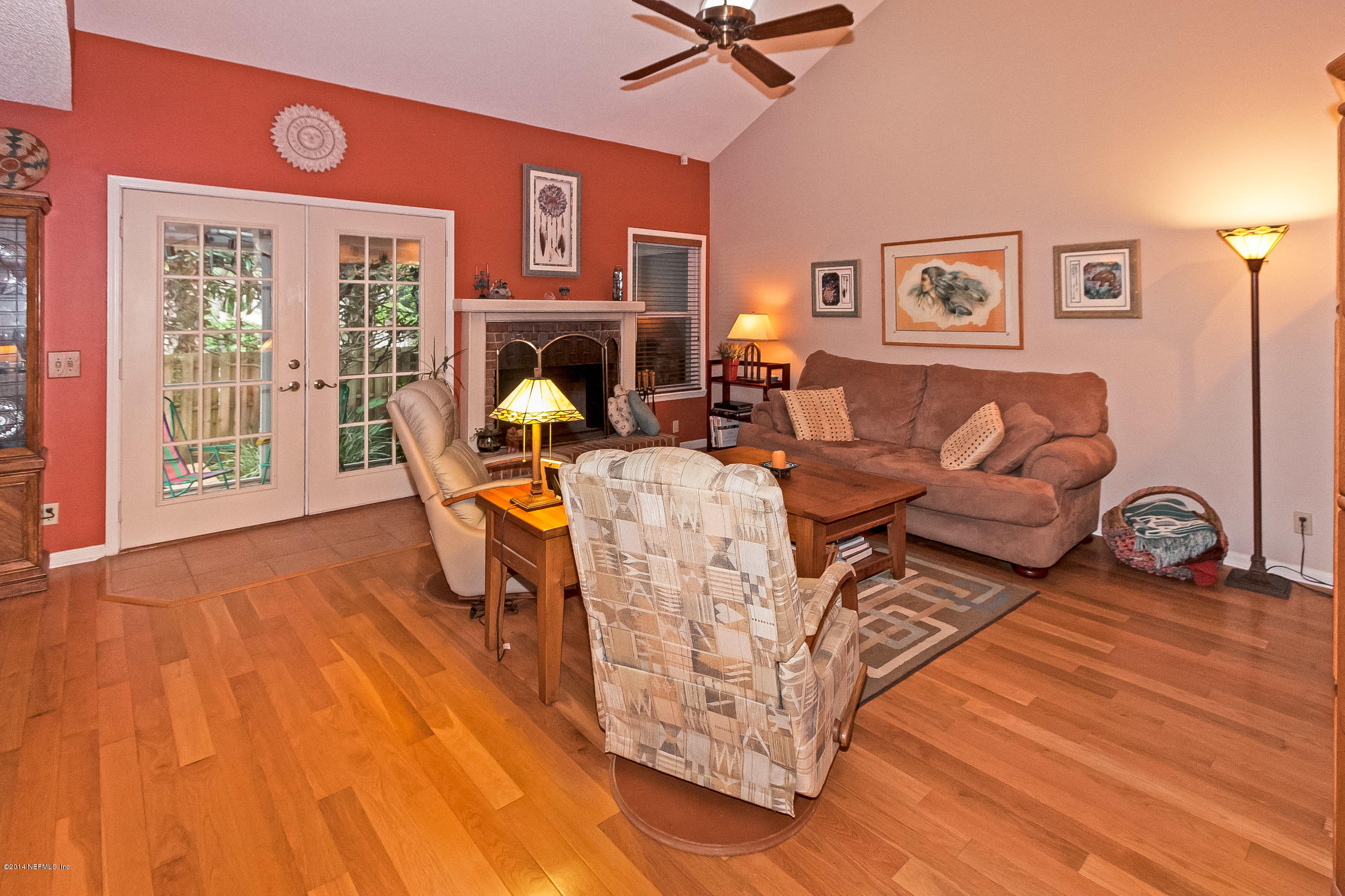 1969 Seminole Road Atlantic Beach, FL 32233 - Photo 6 of 36 a living room with furniture