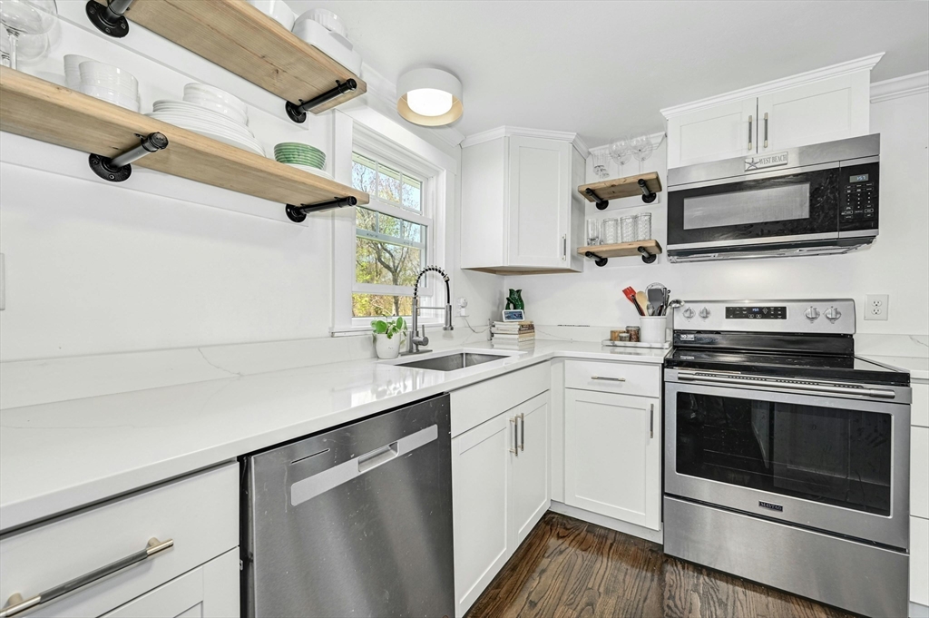 43 Hughey Road Scituate, MA 02066 - Photo 8 of 41 Gallery Image 8