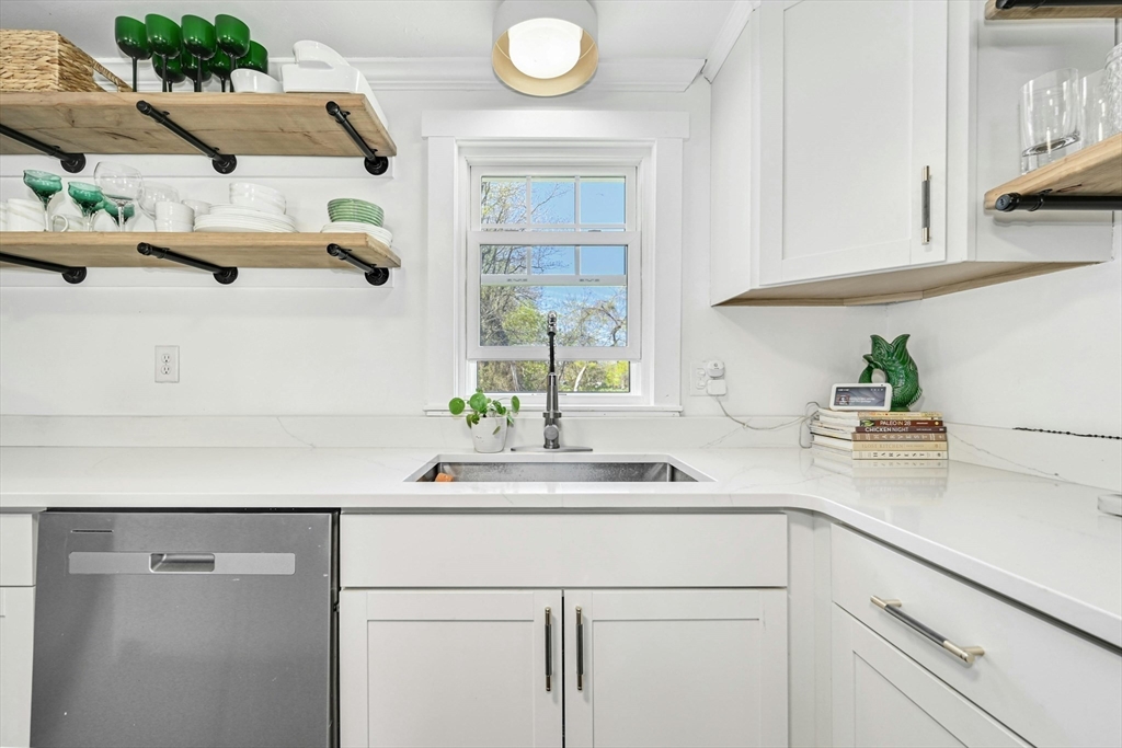 43 Hughey Road Scituate, MA 02066 - Photo 9 of 41 Gallery Image 9