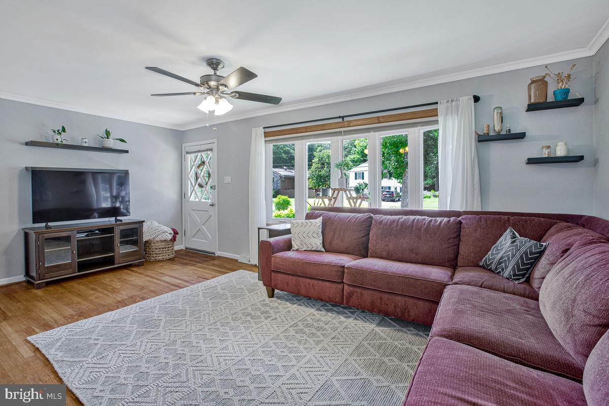 147 Magothy Beach Road Pasadena, MD 21122 - Photo 7 of 37 Gallery Image 7