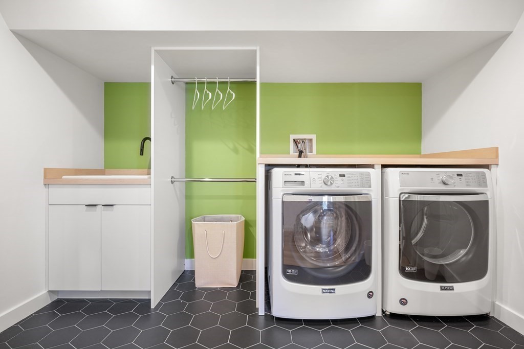 53 Beaver Road Weston, MA 02493 - Photo 33 of 38 a utility room with a washer and dryer