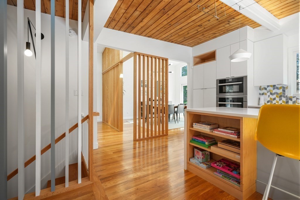 53 Beaver Road Weston, MA 02493 - Photo 8 of 38