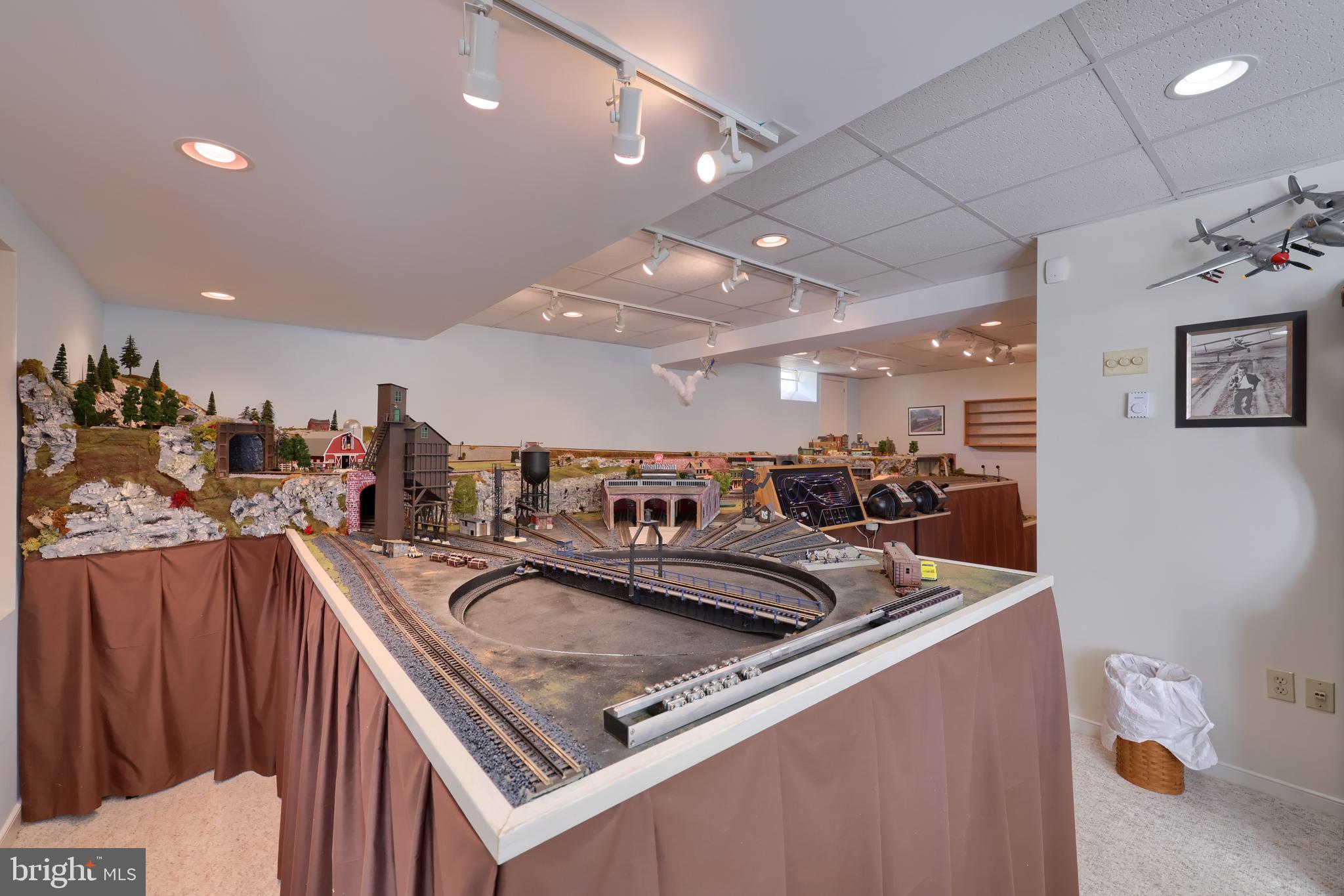 362 Squire Lane Lititz, PA 17543 - Photo 38 of 49 a kitchen with lots of counter top space