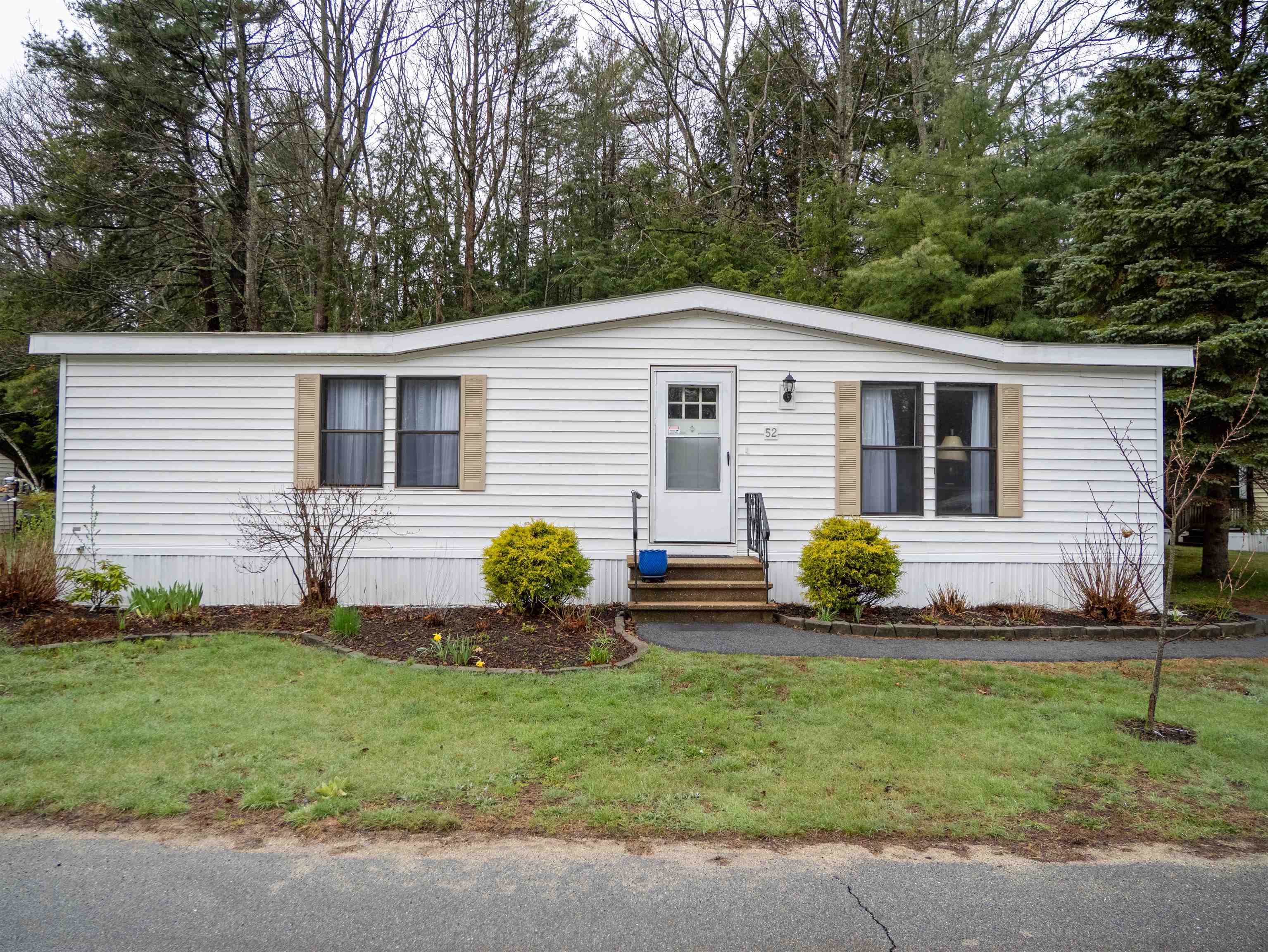 52 Monadnock Drive Rochester, NH 03867 - Photo 2 of 32