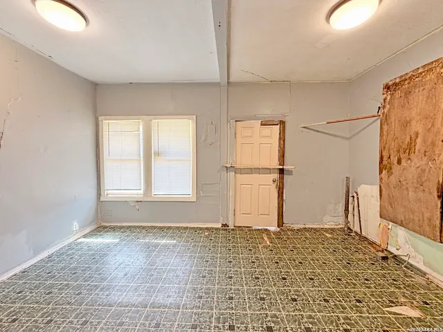 a window in an empty room