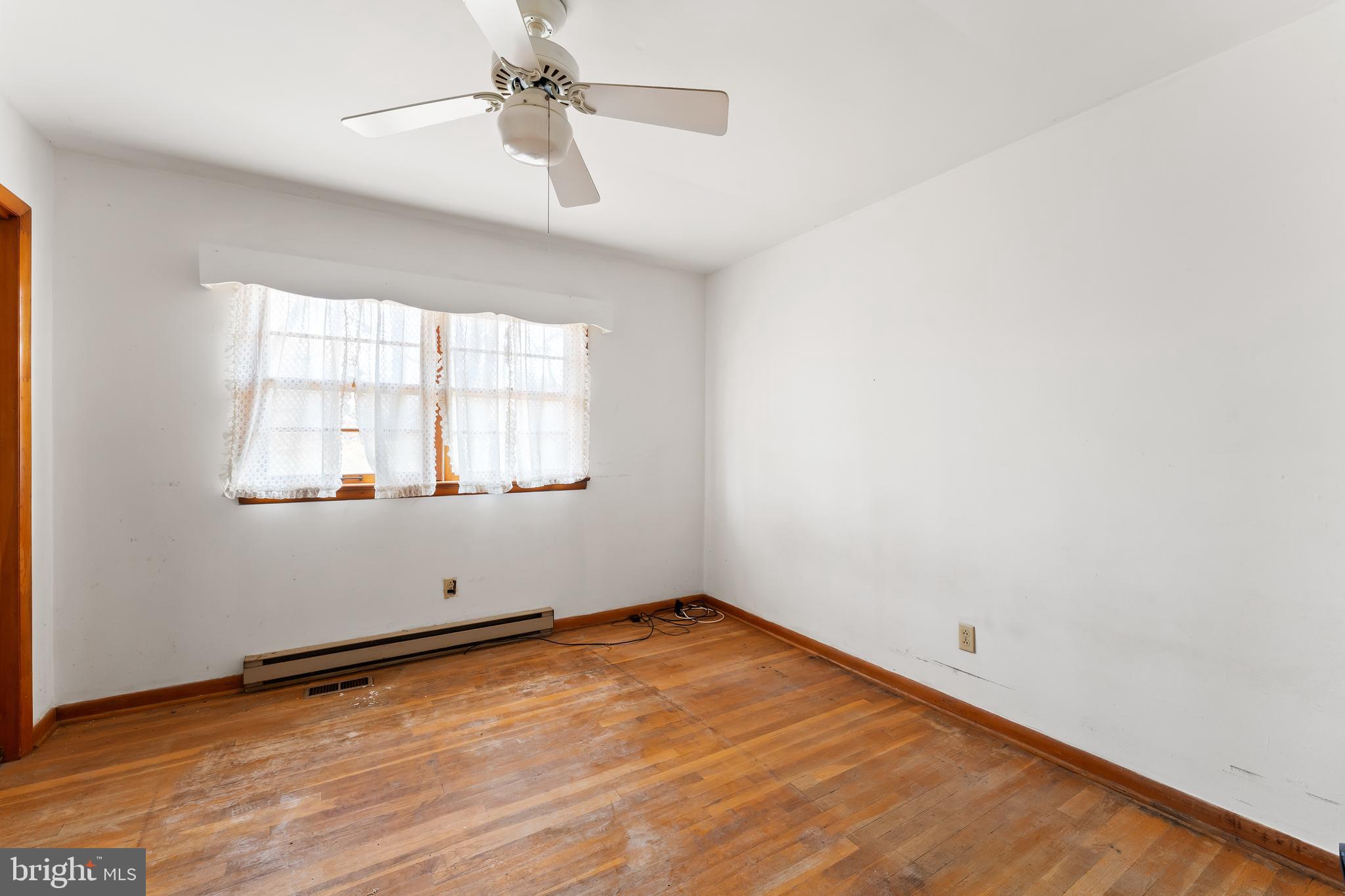 5719 Beverleys Mill Road Broad Run, VA 20137 - Photo 7 of 38 Bedroom 2