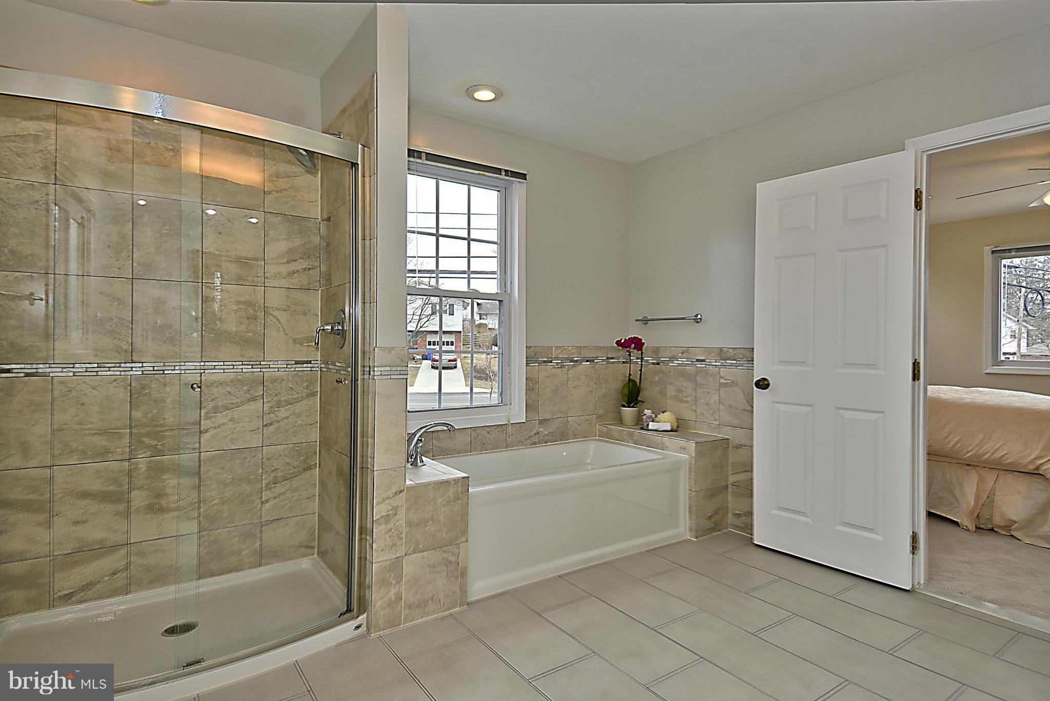 5901 Rolston Road Bethesda, MD 20817 - Photo 15 of 30 Bath (Master)