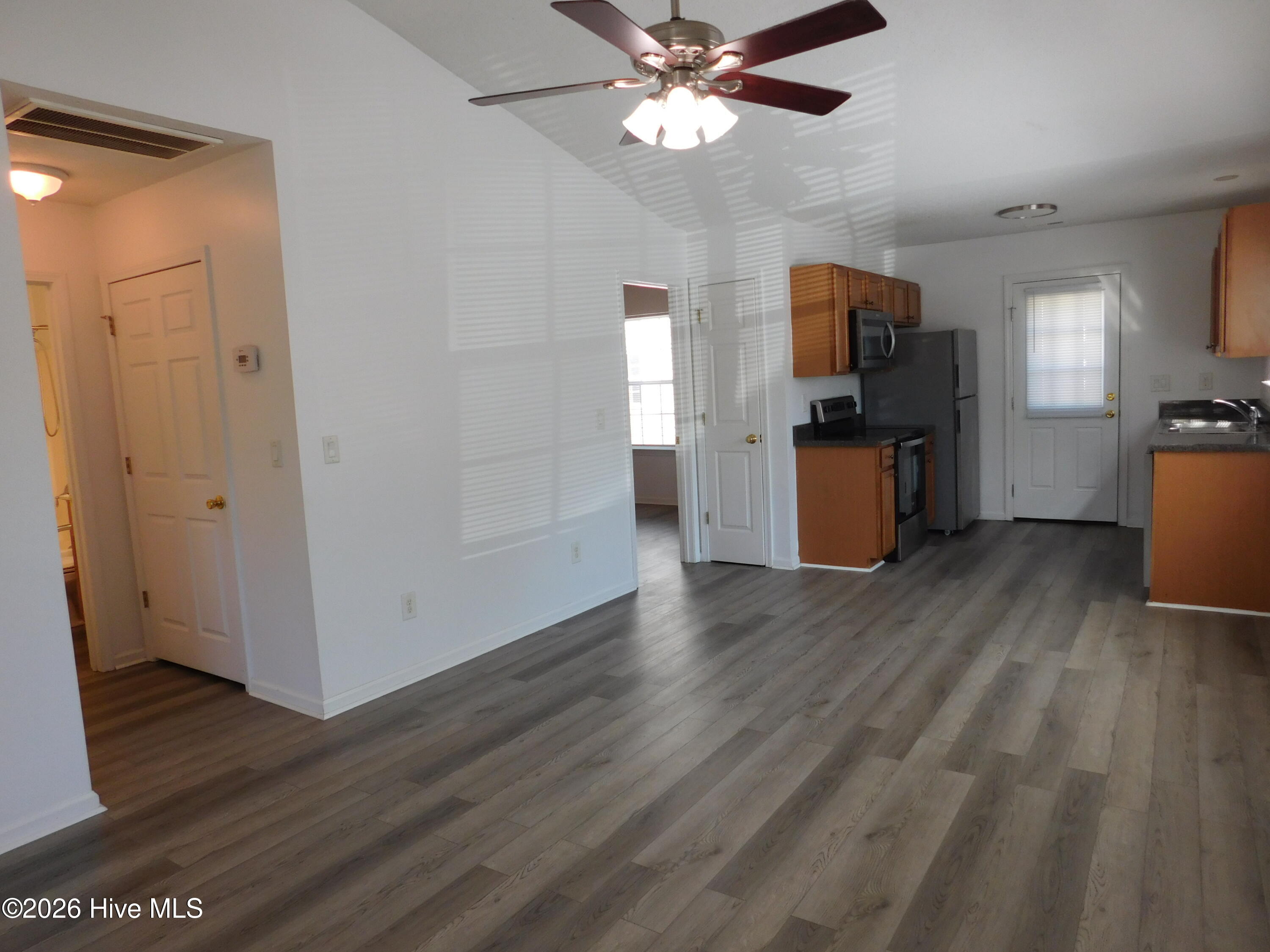 1338 Hunters Road, Unit A New Bern, NC 28562 - Photo 4 of 18 DSCN5156