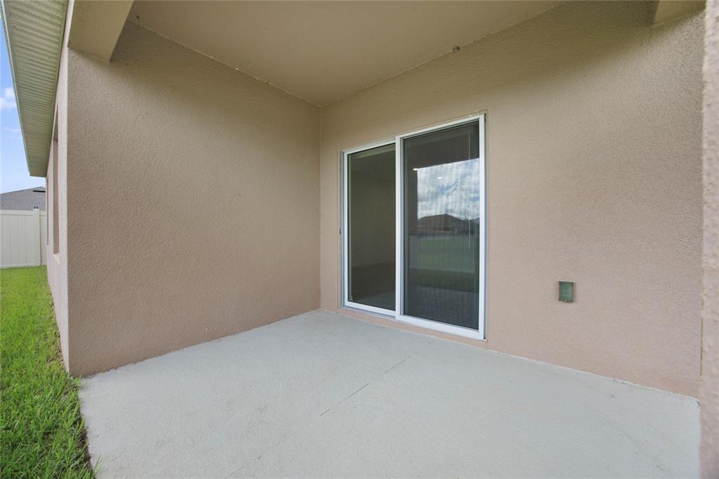 652 Greymount Street Davenport, FL 33837 - Photo 26 of 30 a view of an empty room with closet