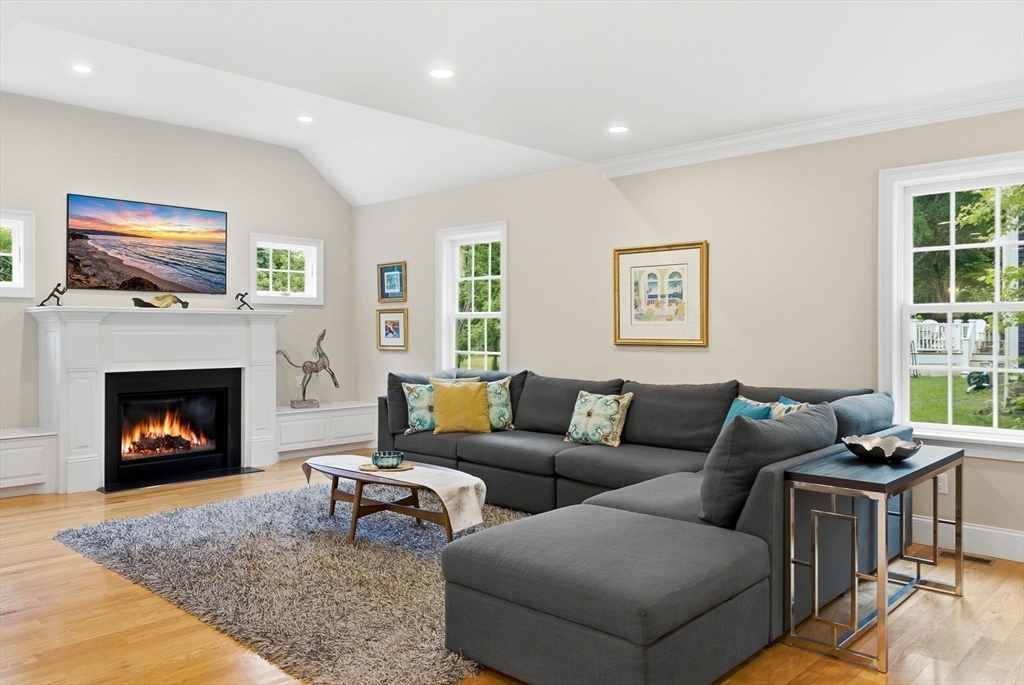7 Davis Road Bedford, MA 01730 - Photo 8 of 37