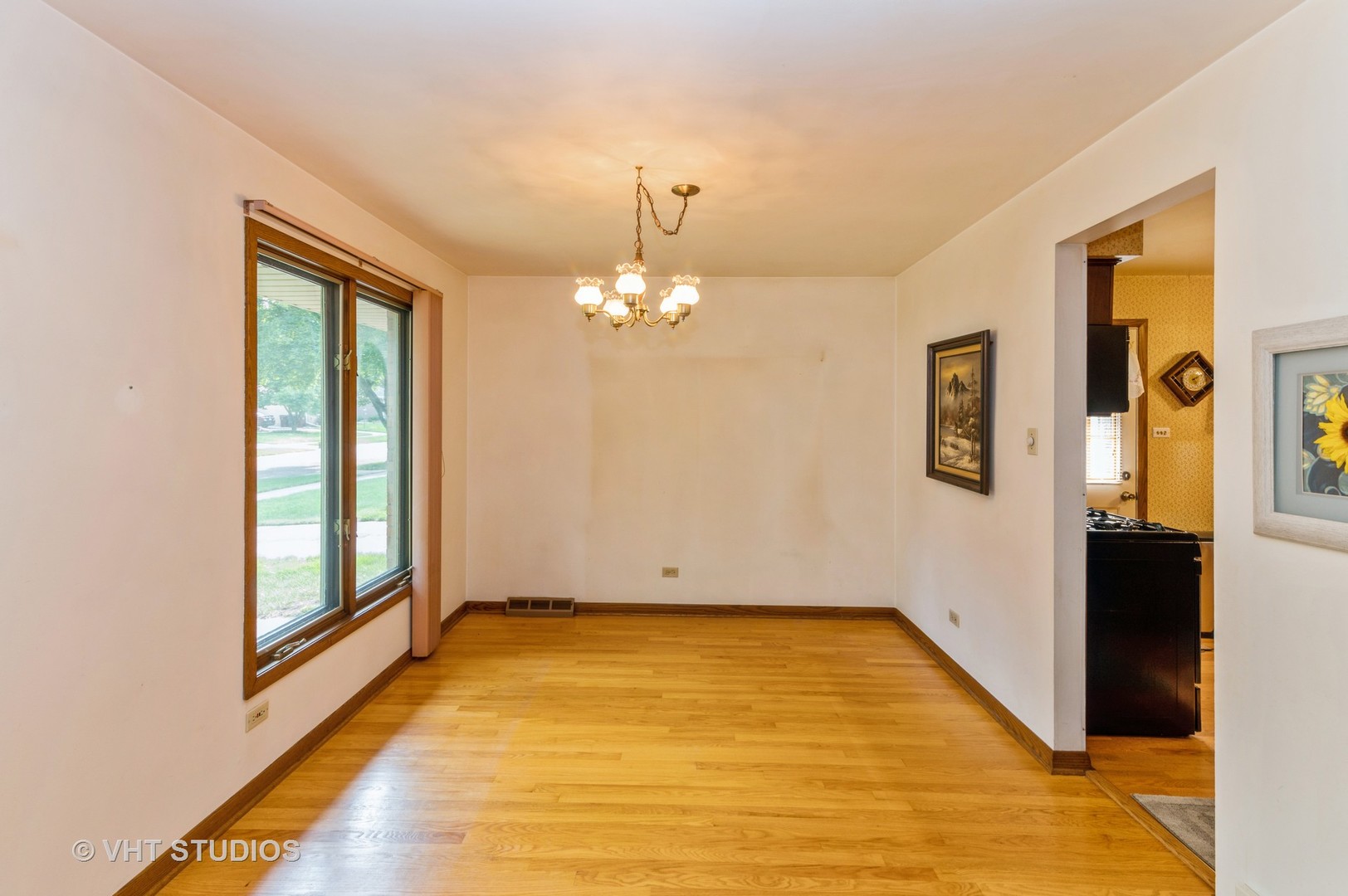 1232 Elder Road Homewood, IL 60430 - Photo 5 of 10 a view of an empty room with window