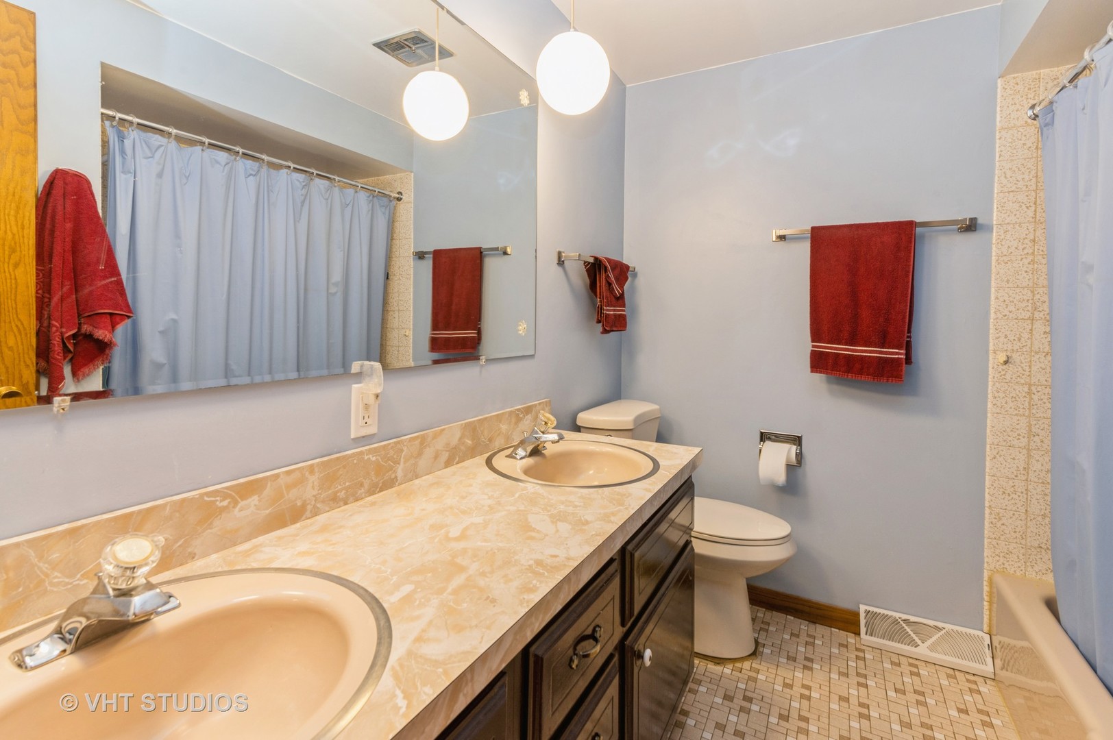 1232 Elder Road Homewood, IL 60430 - Photo 8 of 10 a bathroom with a sink and a mirror