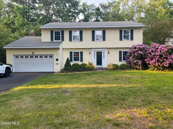 $529,900 | 33 Fairway Avenue, Bethlehem, NY 12054