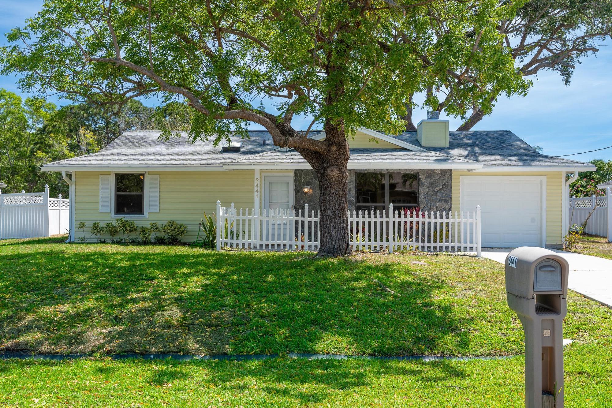 2441 Southeast Avalon Road Port St. Lucie, FL 34952 - Photo 38 of 43 DSC03651-2