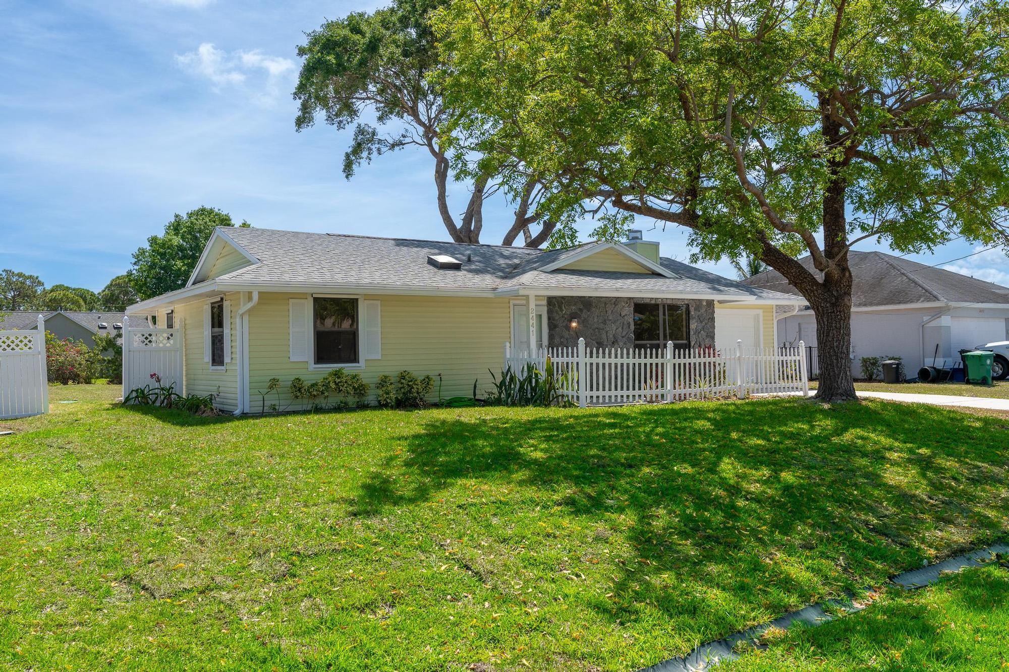 2441 Southeast Avalon Road Port St. Lucie, FL 34952 - Photo 40 of 43 DSC03653-2