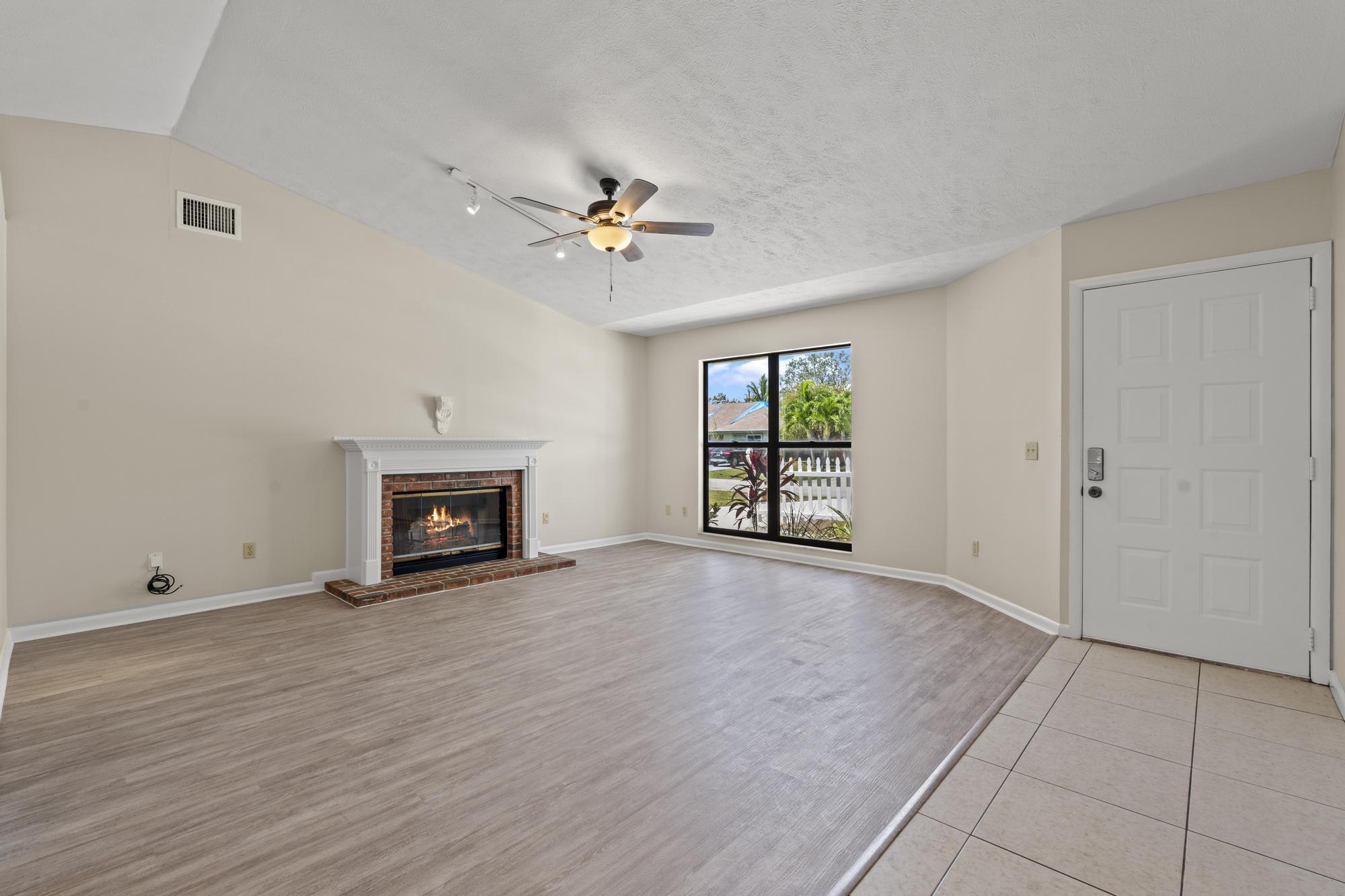 2441 Southeast Avalon Road Port St. Lucie, FL 34952 - Photo 4 of 43 DSC03668