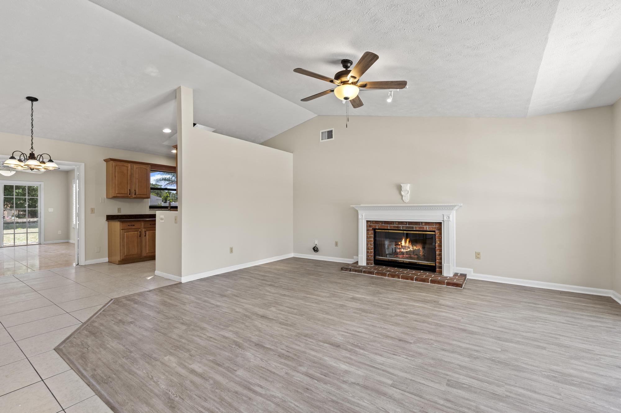 2441 Southeast Avalon Road Port St. Lucie, FL 34952 - Photo 5 of 43 DSC03671