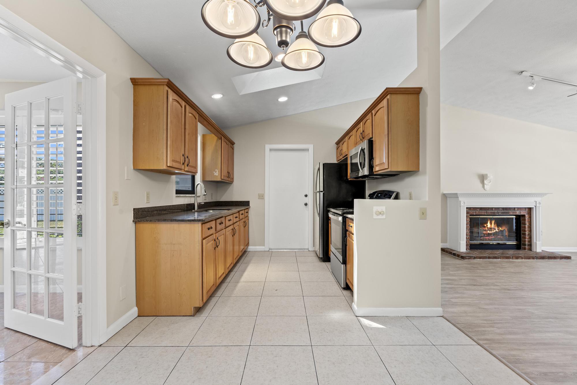 2441 Southeast Avalon Road Port St. Lucie, FL 34952 - Photo 6 of 43 DSC03674