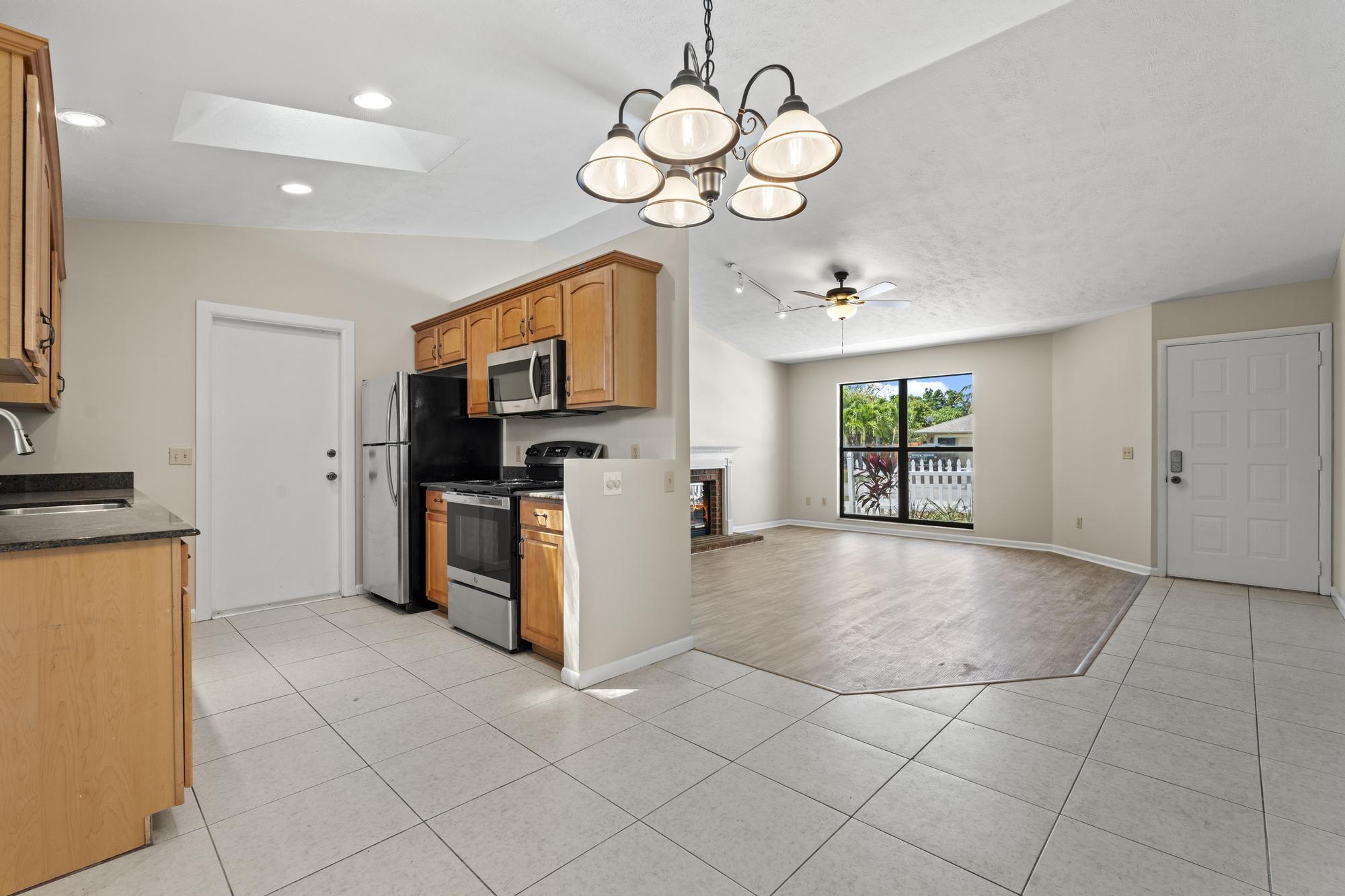 2441 Southeast Avalon Road Port St. Lucie, FL 34952 - Photo 8 of 43 DSC03677