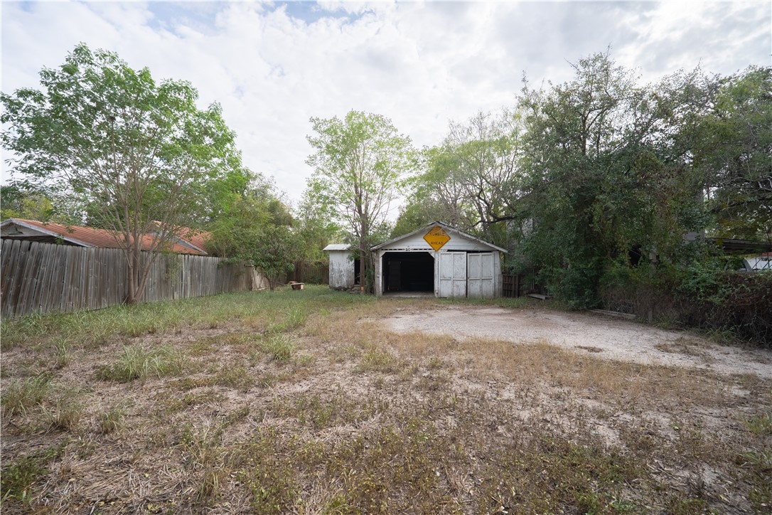504 East 5th Street Alice, TX 78332 - Photo 11 of 12 a tall house with trees in the background