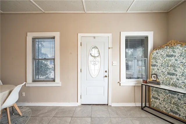 a view of front door with entryway