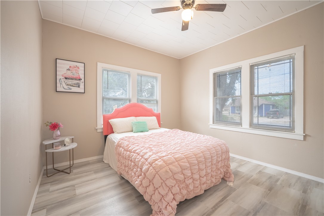 504 East 5th Street Alice, TX 78332 - Photo 8 of 12 a bedroom with a bed and a window