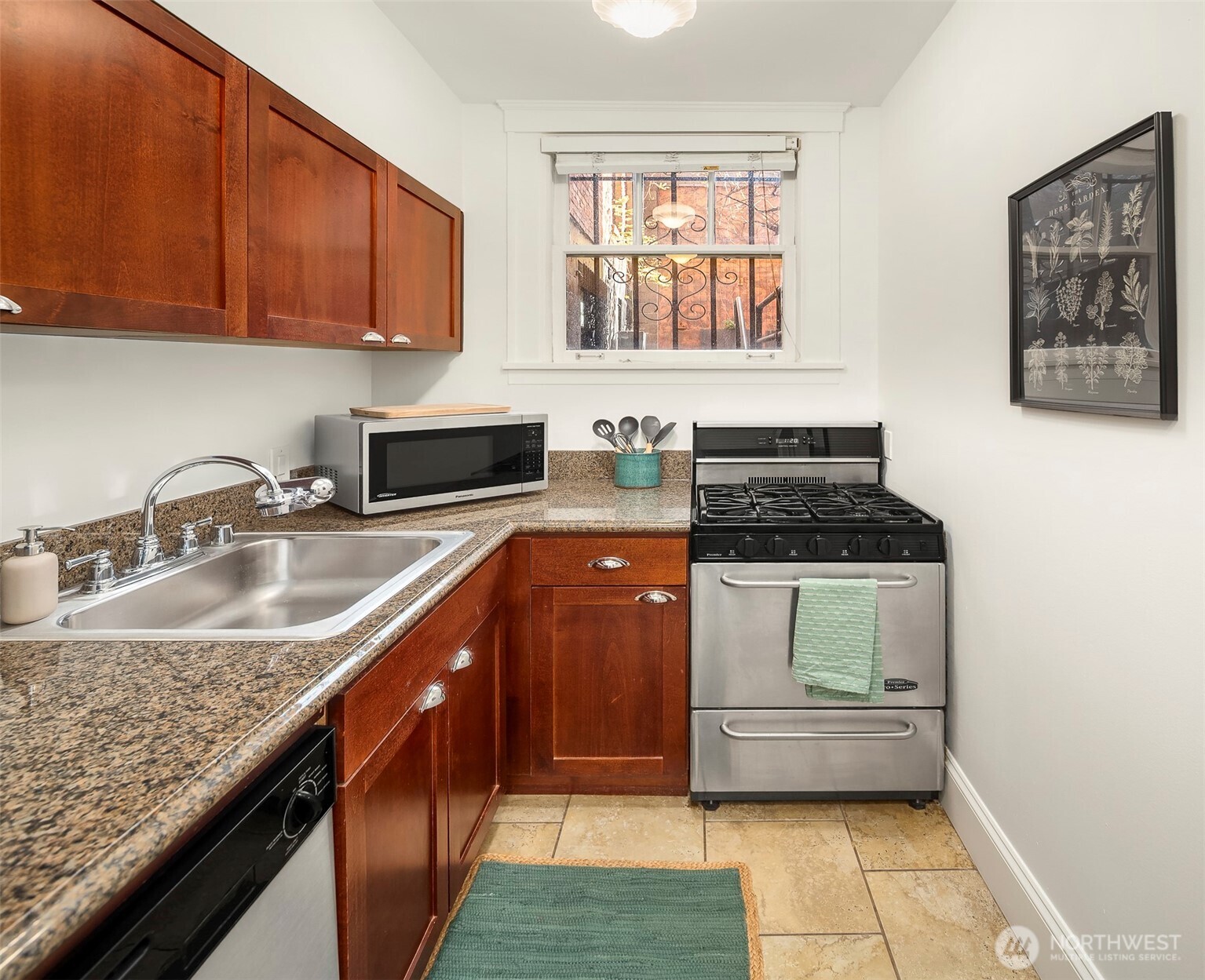 2132 5th Avenue, Unit 8 Seattle, WA 98121 - Photo 11 of 16