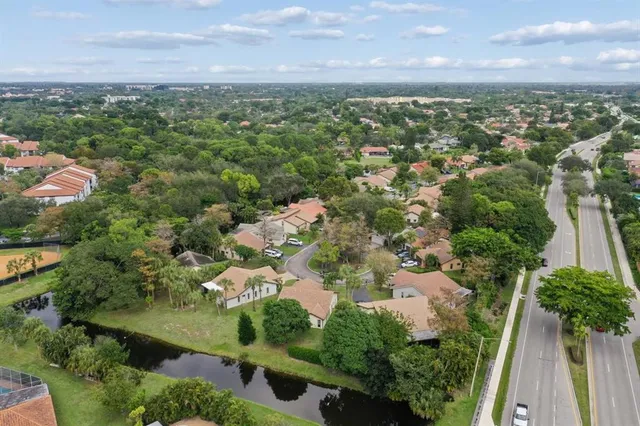 $525,000 | 1410 Riverwood Lane, Coral Springs, FL 33071