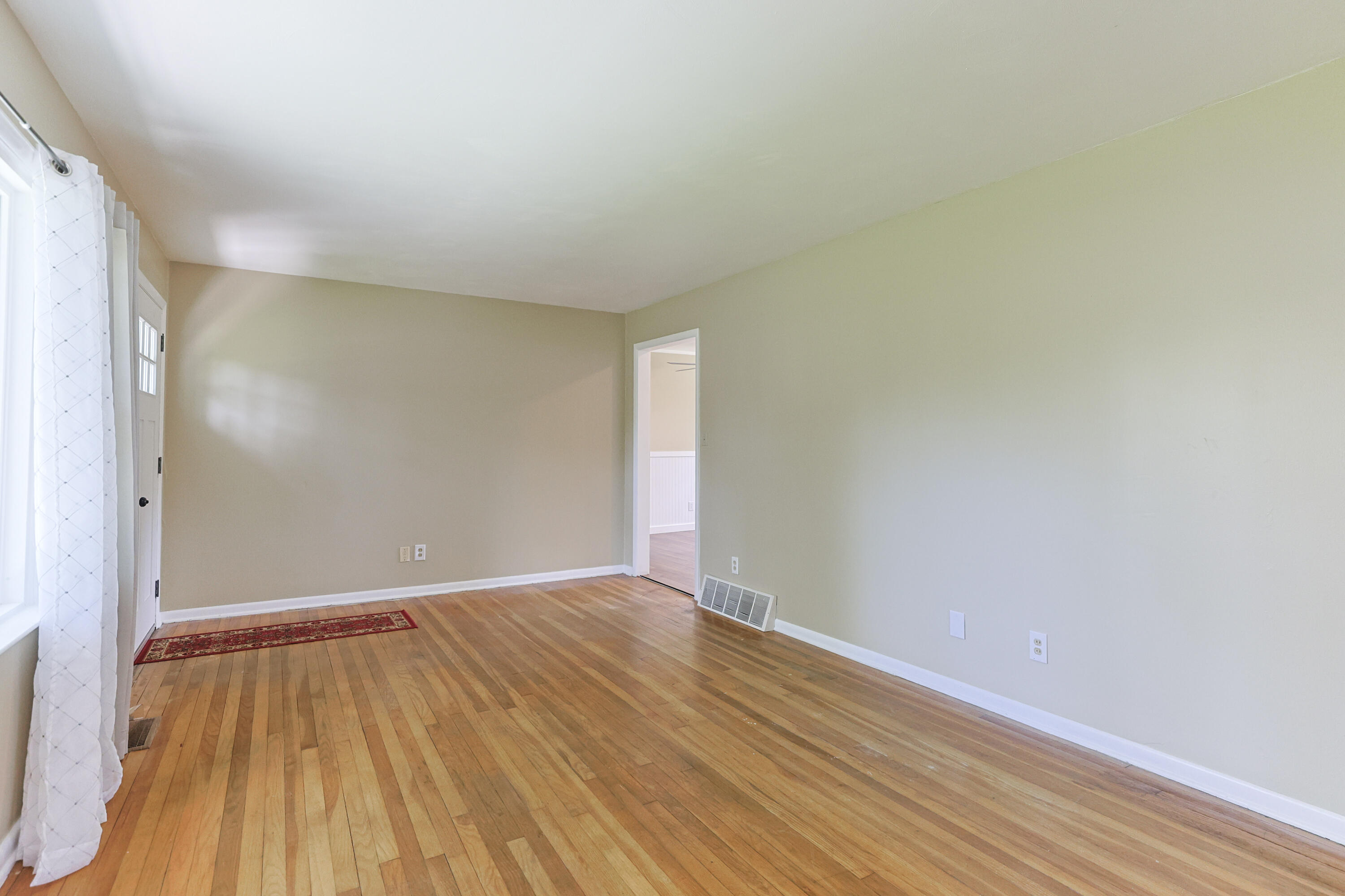 3011 Adams Road Niles, MI 49120 - Photo 11 of 44 Living Room