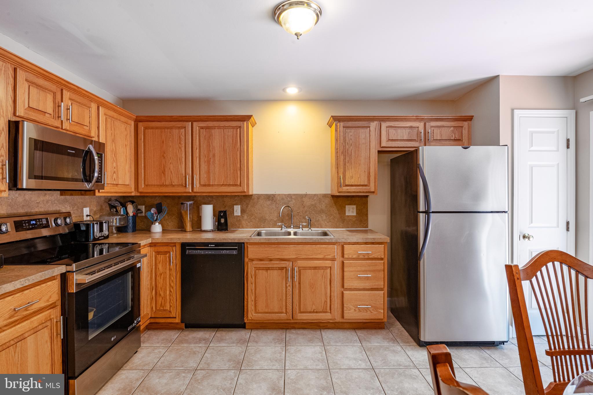 738 Maria Avenue Sinking Spring, PA 19608 - Photo 12 of 25 Gallery Image 12