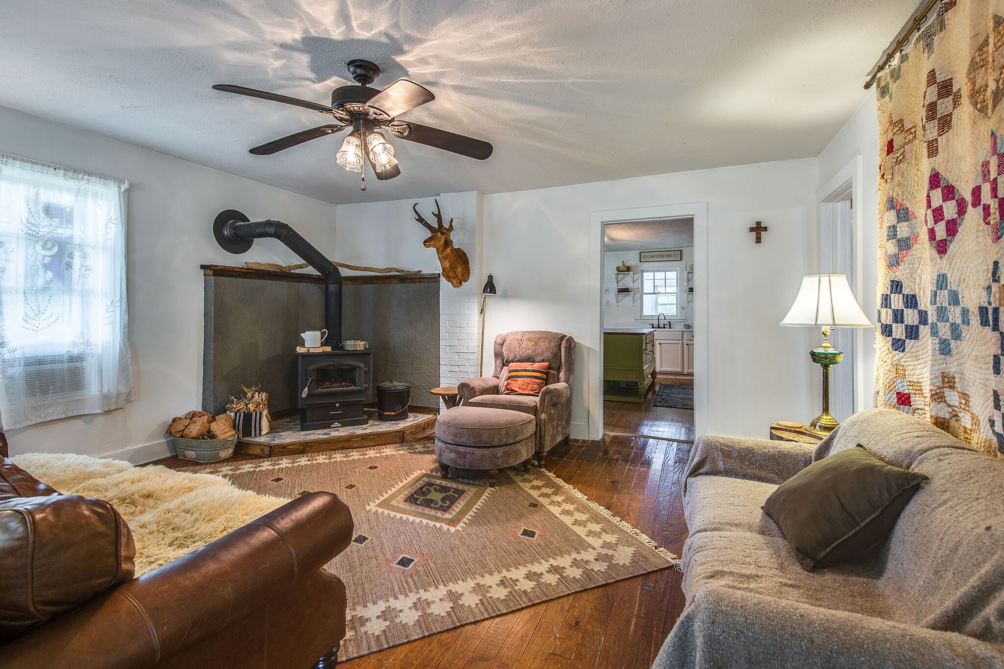 10221 Ed Lyell Road Lyles, TN 37098 - Photo 4 of 27 a living room with furniture