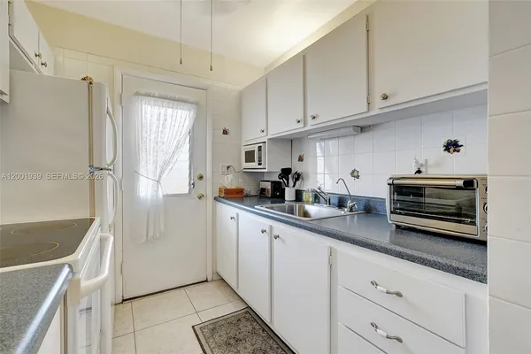 $74,900 | 16801 Northeast 13th Avenue, Unit 206, Miami, FL 33162