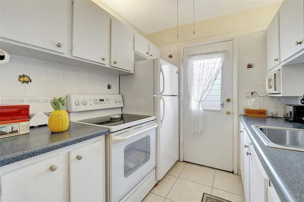 $74,900 | 16801 Northeast 13th Avenue, Unit 206, Miami, FL 33162