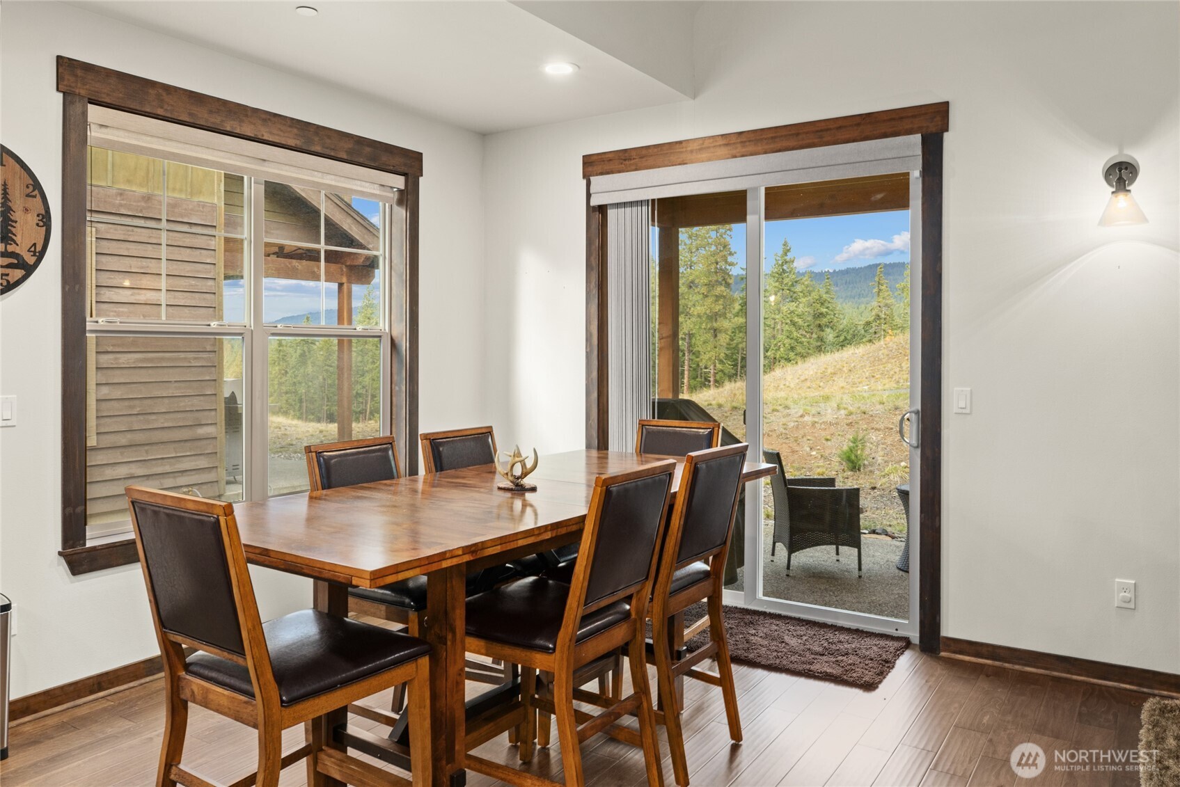 19 Big Hill Drive Cle Elum, WA 98922 - Photo 12 of 38 a dining room with furniture and window