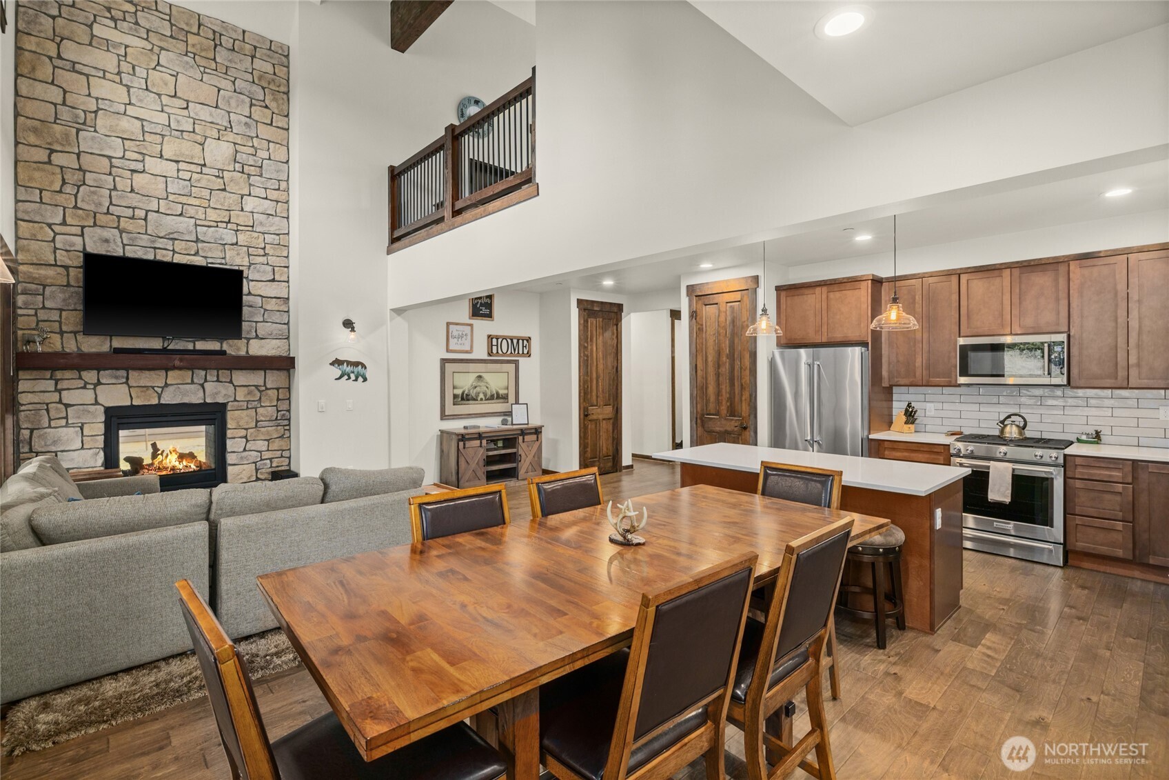 19 Big Hill Drive Cle Elum, WA 98922 - Photo 17 of 38 a view of a dining room with furniture