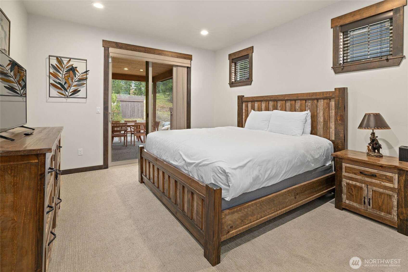 19 Big Hill Drive Cle Elum, WA 98922 - Photo 18 of 38 a bedroom with a bed and a window